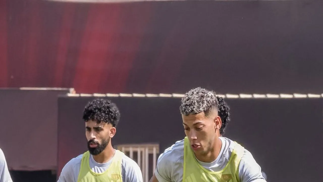 مروان عطية «يعاتب» إمام عاشور في مباراة الأهلي وسيراميكا